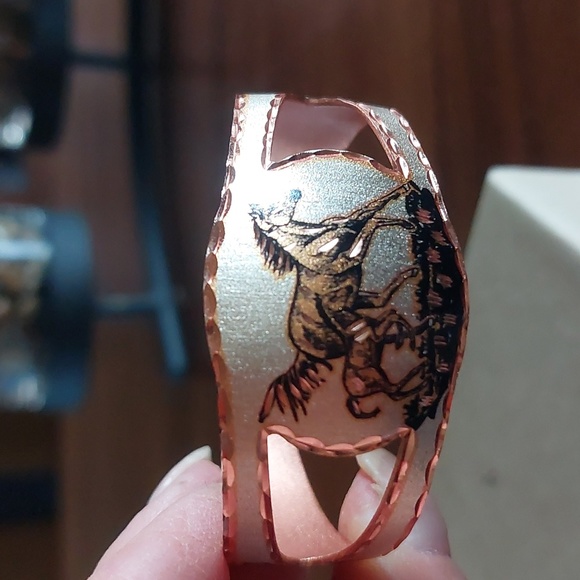 Diamond cut horse cuff bracelet- NWOT - Picture 6 of 6